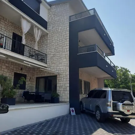 The One Apartment *