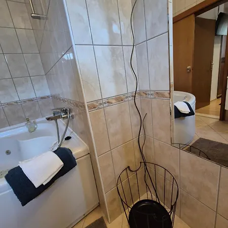 The One Apartment *
